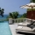 Ombrelloni bordo piscina: protezione e stile per il tuo relax