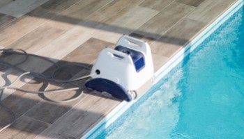 Manutenzione robot piscina: quando e come eseguire un reset efficace