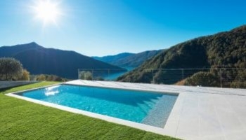 Impermeabilizzazione della piscina in cemento armato: prevenire danni e infiltra