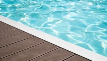 I migliori materiali per il bordo piscina: estetica e funzionalità