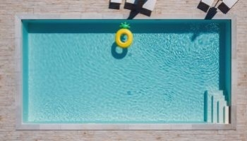 Colori piscina: guida alla scelta ideale per il tuo giardino