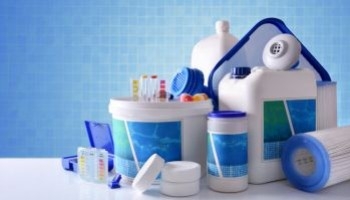 Trattamento piscina: come mantenere l'acqua cristallina e sicura