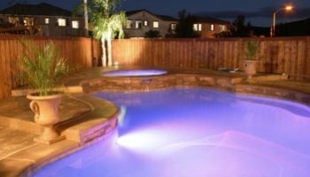 Trasforma la tua piscina con le luci LED multicolore: guida completa