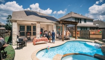 Piscina e barbecue esterna: crea il tuo spazio perfetto