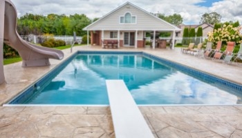 Installazione trampolino piscina : come farlo in sicurezza