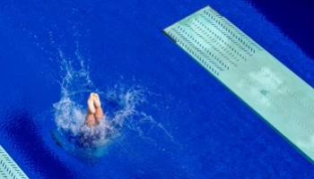 Trampolino antiscivolo per piscina: sicurezza e divertimento
