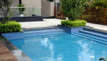 Piscina interrata a forma libera: tutto quello che devi sapere