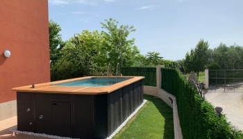 Bordo in legno per piscina: scegli qualità e stile