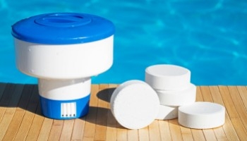 Pastiglie cloro: scegli il prodotto giusto per la piscina