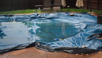 Acqua stagnante sulla copertura per piscina: come evitarla