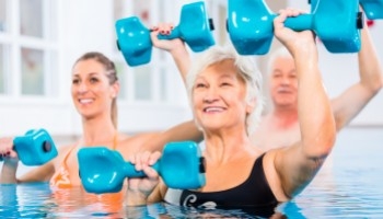 Allenamento HIIT in piscina: esercizi intensi per il tuo benessere