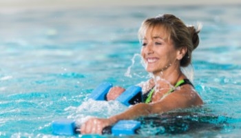 Esercizi ad alta intensità in acqua: allena il tuo corpo